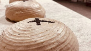 Pozrite sa, ako pre vás vyrábame špeciálny sviatočný chlieb